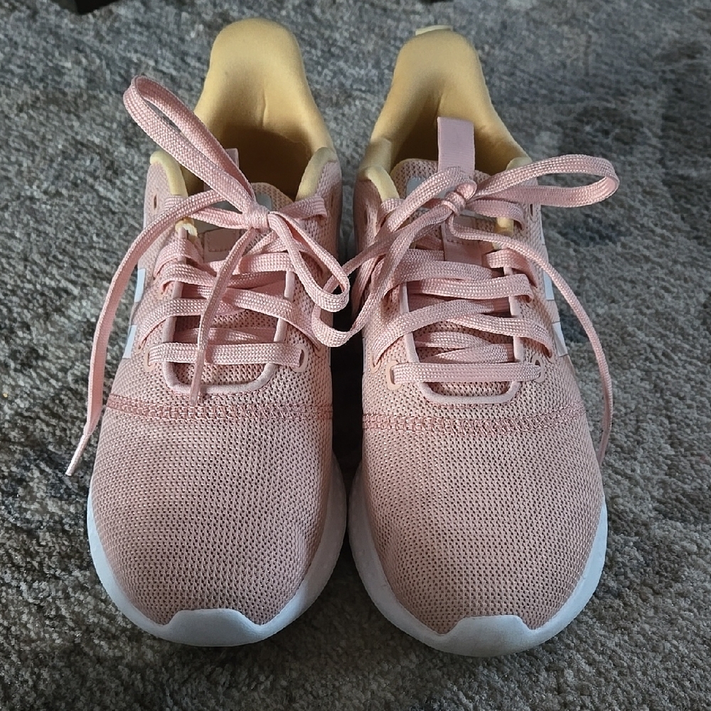 Soft Pink Sneakers with Breathable Mesh and Cushioned Sole